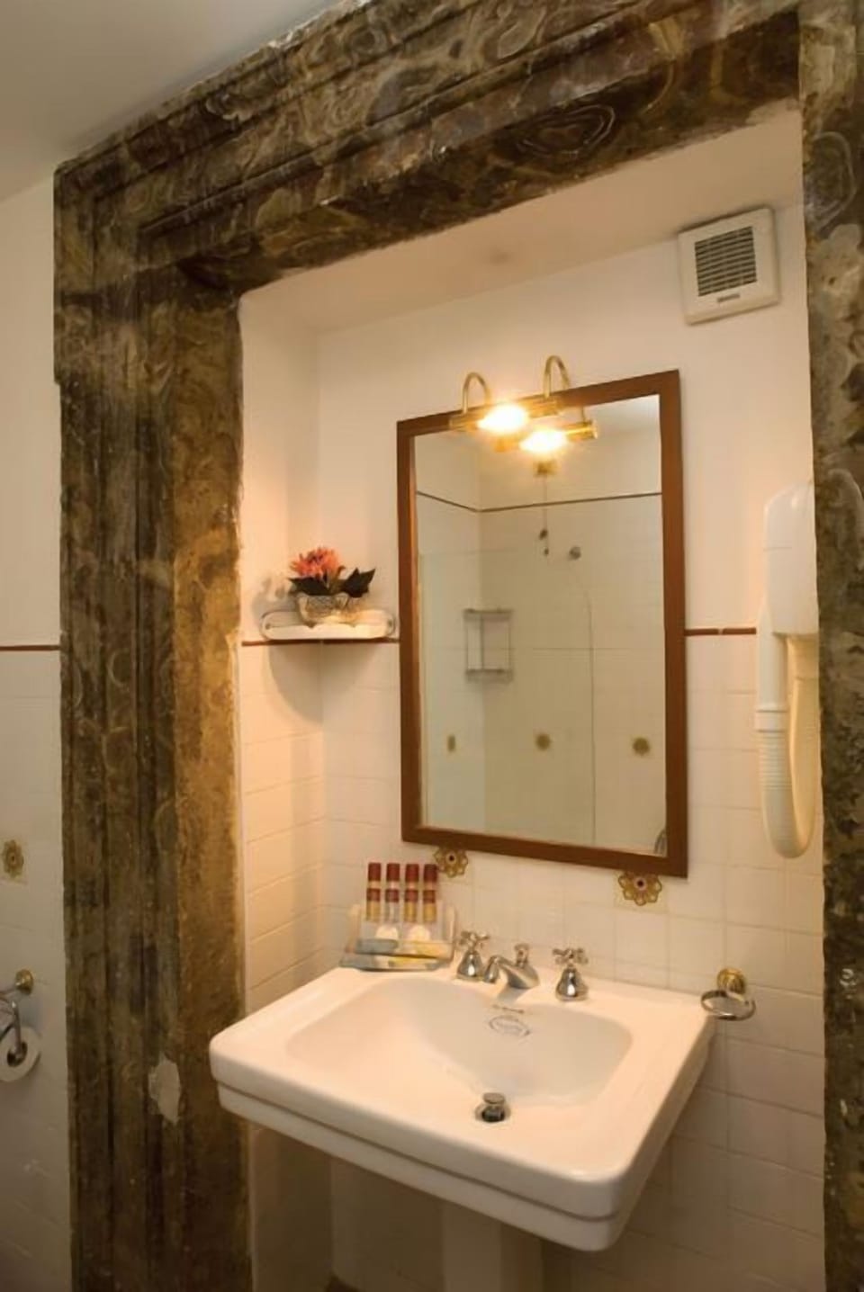 Bathroom sink