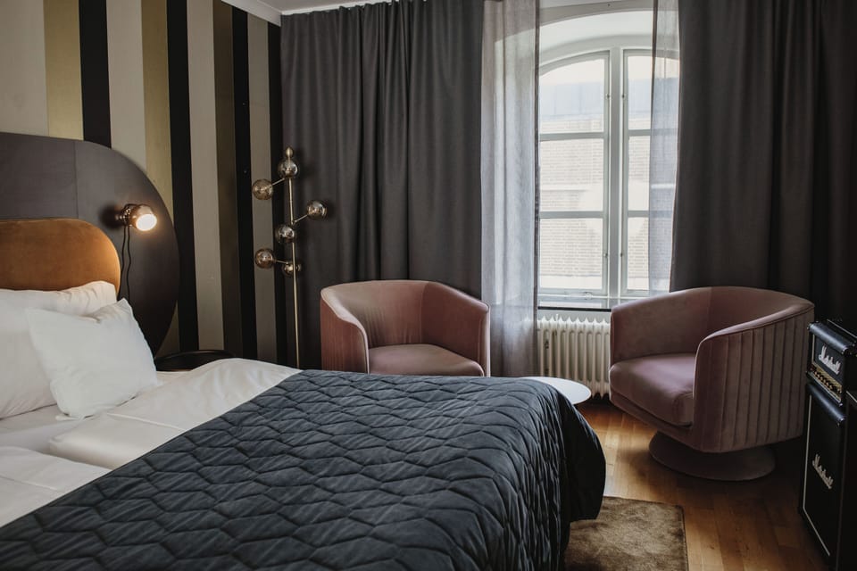 Superior Room, 1 Double Bed, Non Smoking | Minibar, desk, laptop workspace, iron/ironing board