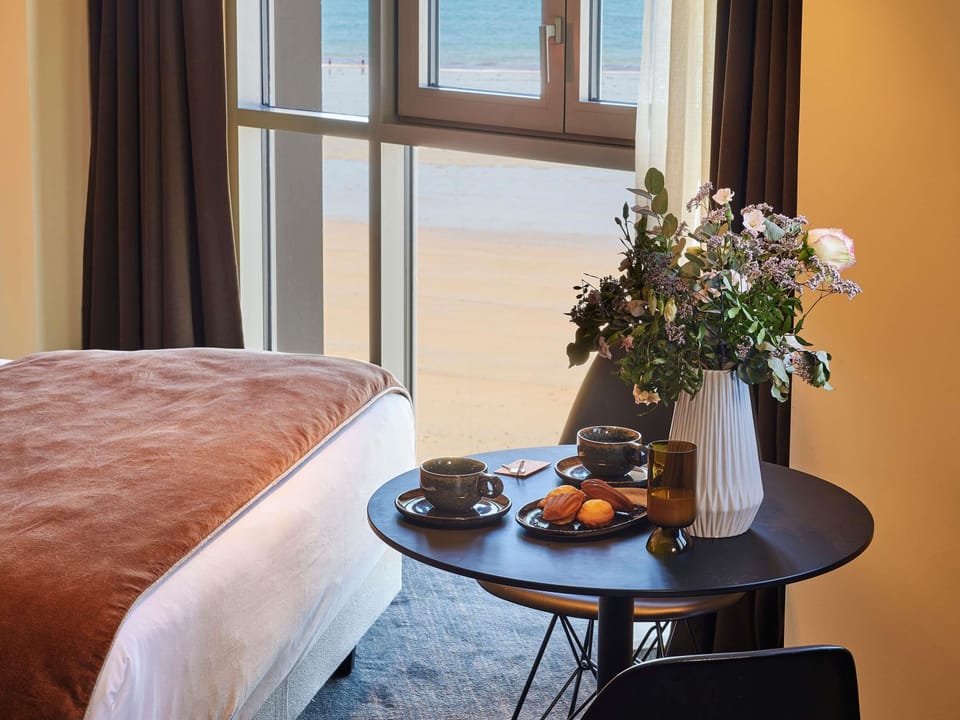Suite, 1 King Bed with Sofa bed, Sea View | Pillowtop beds, in-room safe, desk, blackout drapes