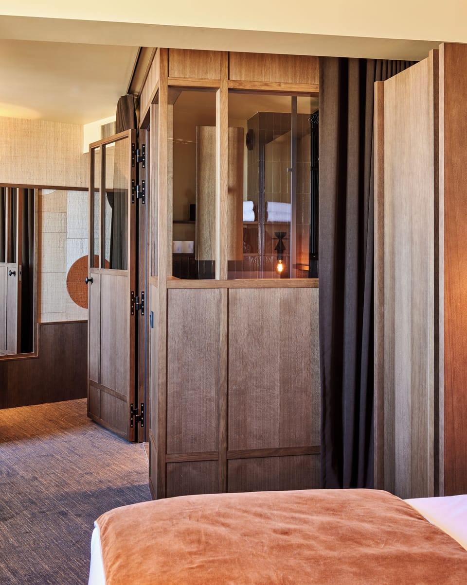 Suite, 1 King Bed with Sofa bed, Sea View | Living area | 21-inch flat-screen TV with satellite channels