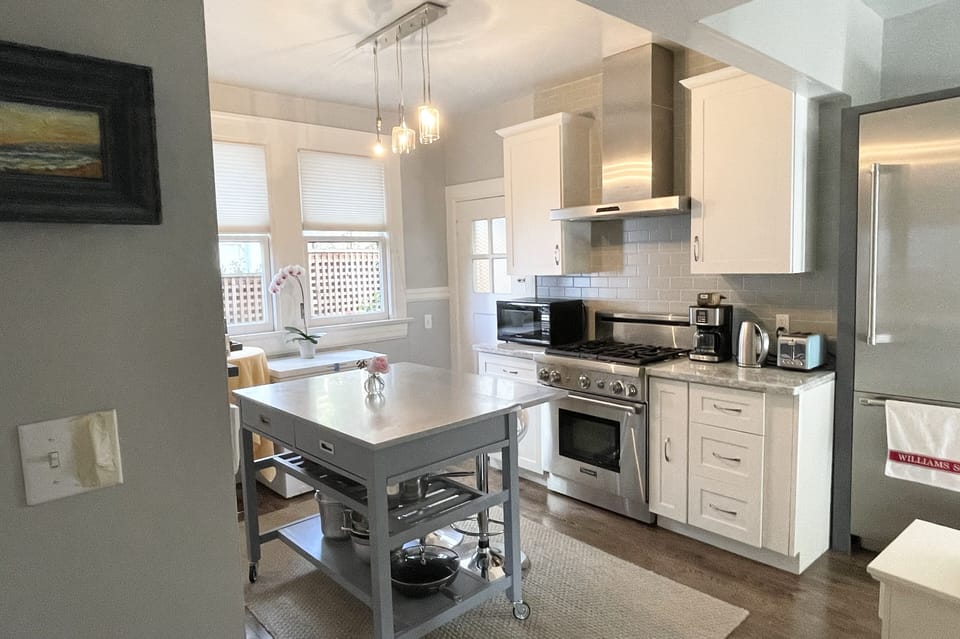 Brand new kitchen with all high end Thermador appliances. 