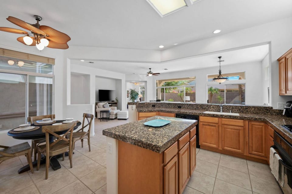 Kitchen & Dining Area