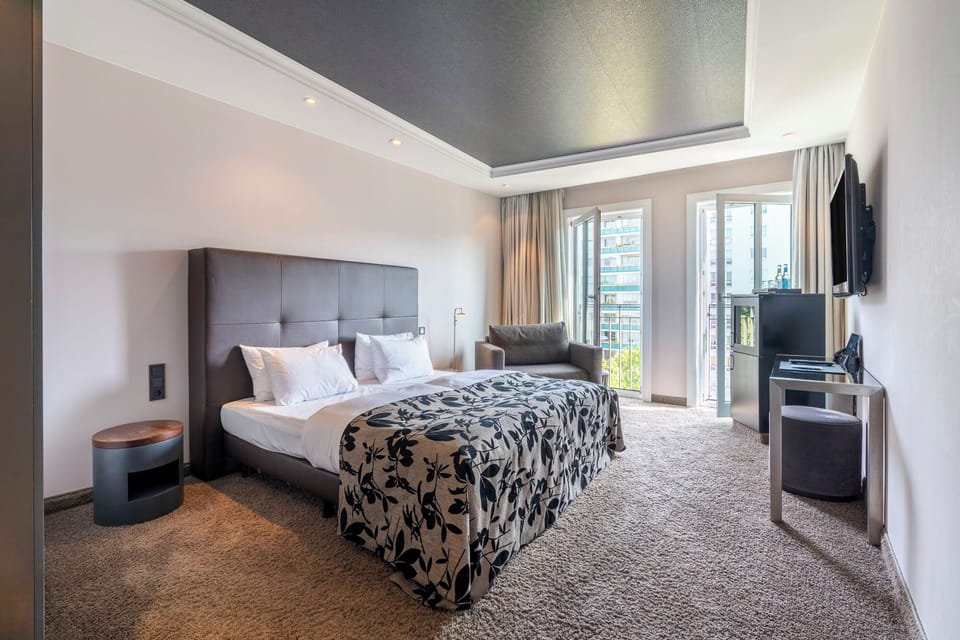 Premium bedding, free minibar, in-room safe, desk