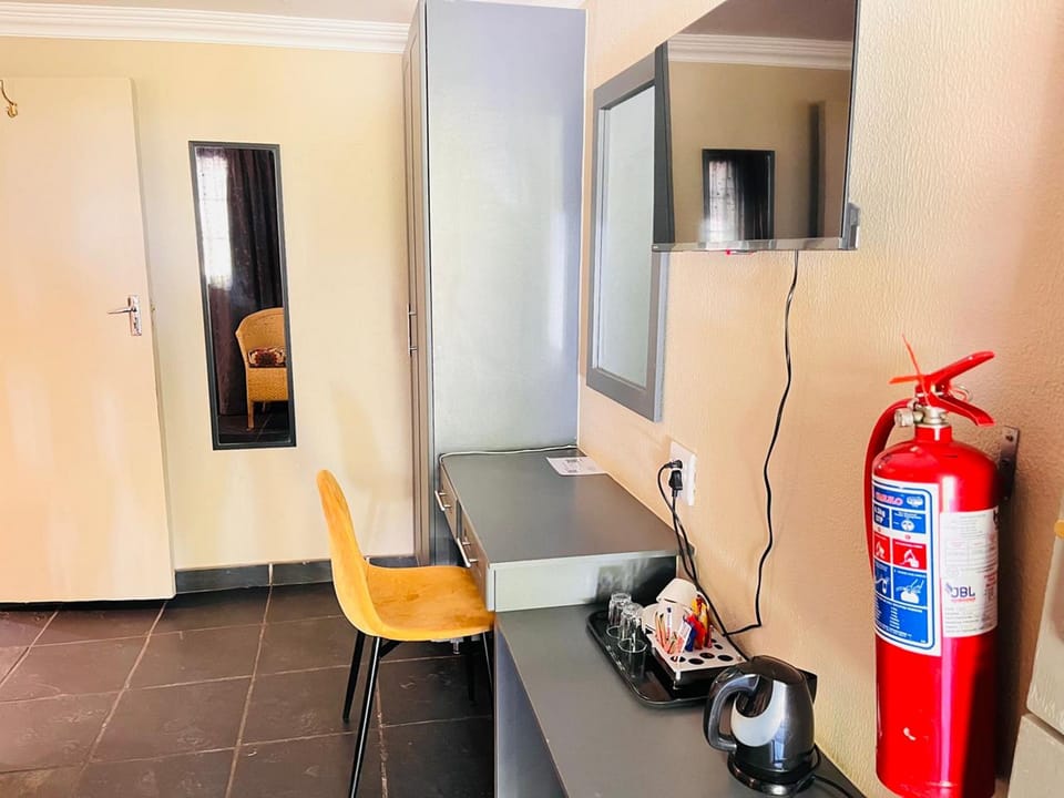 BASIC ROOM | In-room safe, desk, individually decorated, individually furnished