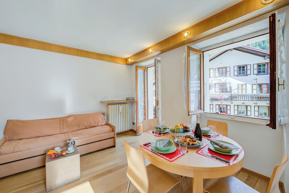 Family Studio, Balcony, Mountain View (Monterosa Cozy Apartment 200m From) | Dining