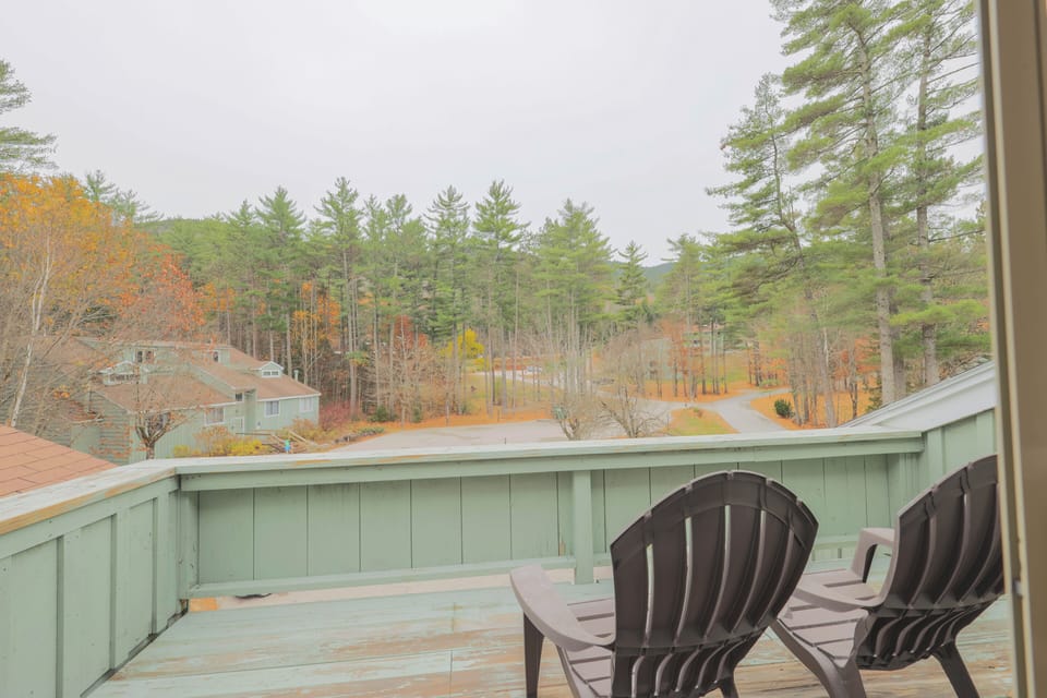 Upper deck with access from the loft