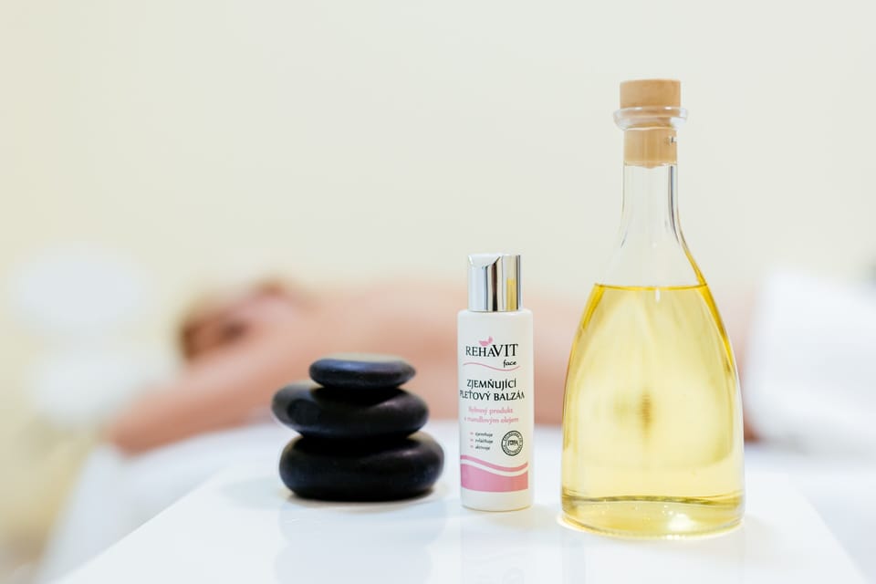 Body treatments, hydrotherapy, aromatherapy, hot stone massages