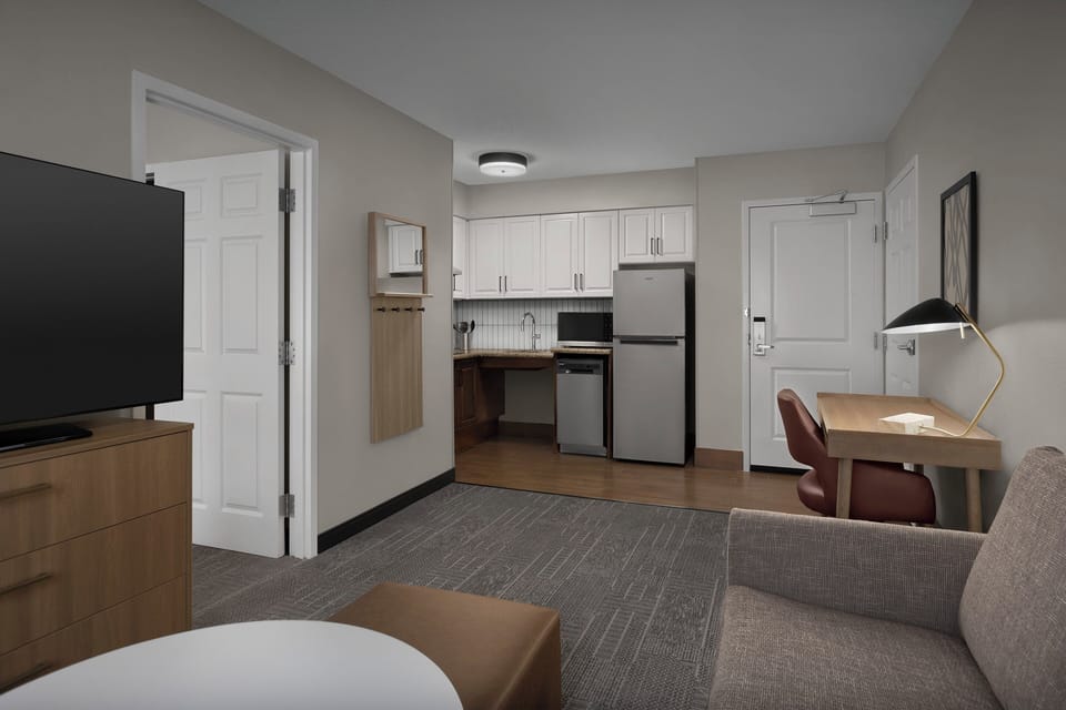 Suite, 1 Queen Bed, Accessible (Mobility) | Premium bedding, in-room safe, desk, blackout drapes