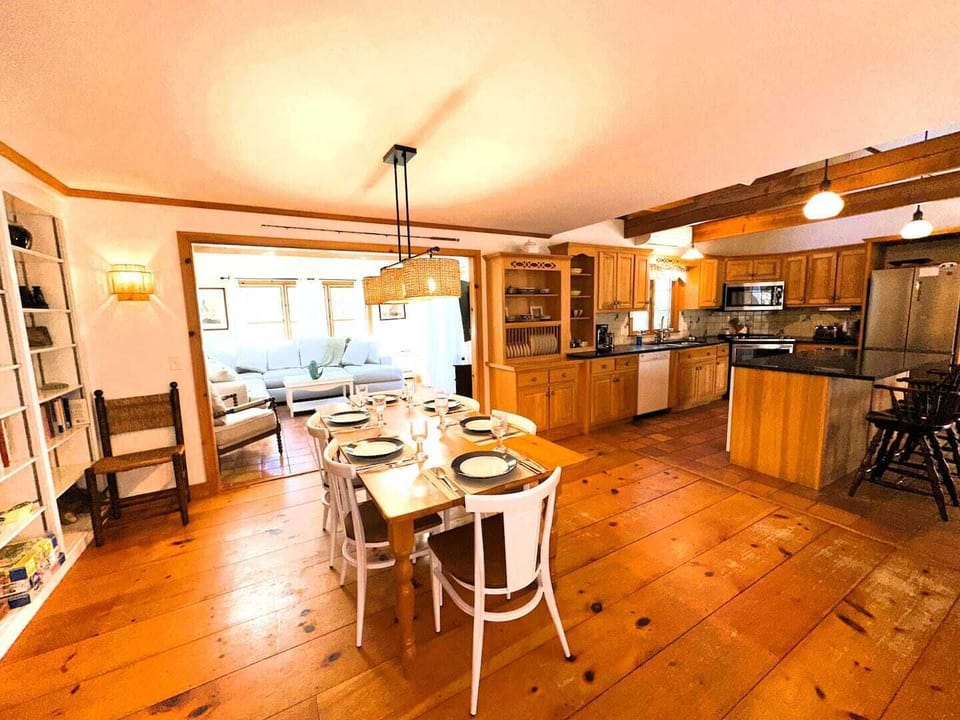 Large dining room with seating for 6-8 at table