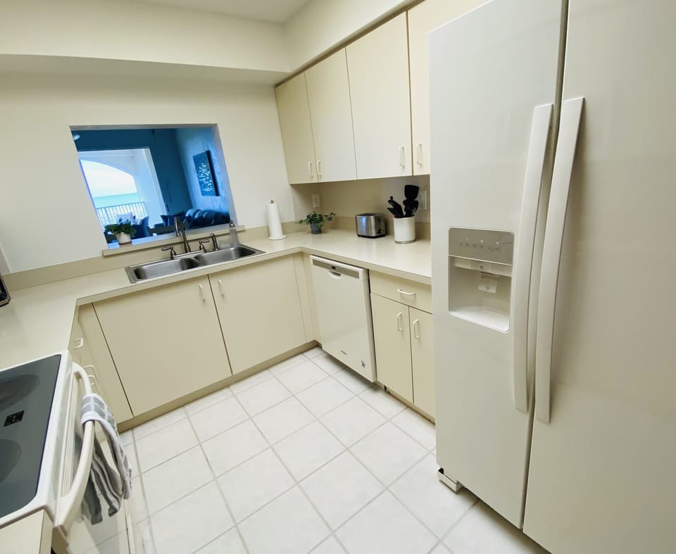 Full Kitchen with Ocean View