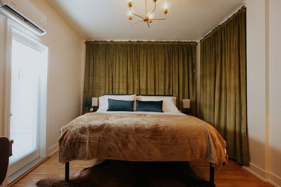 King Suite close to downtown