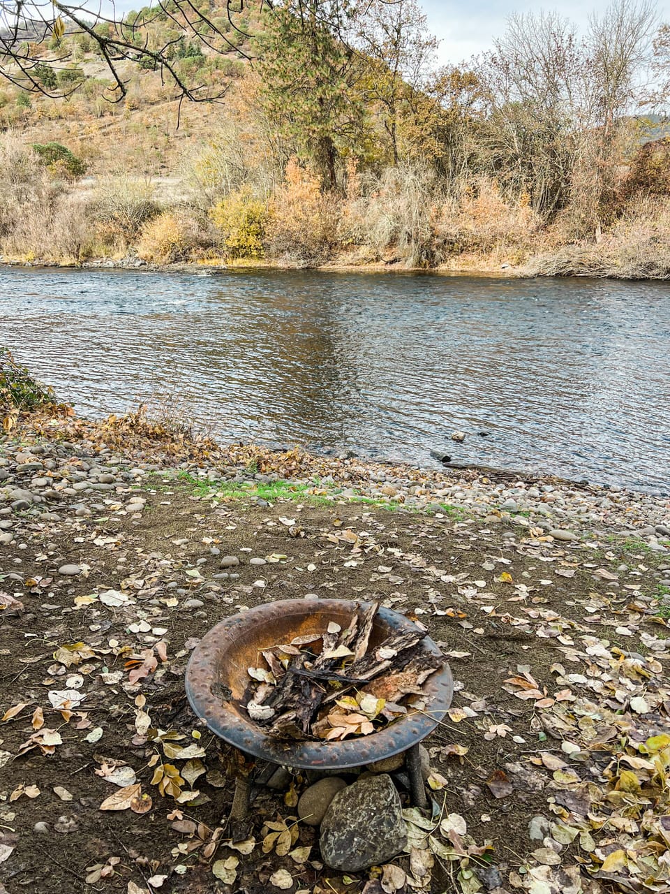 Cozy up by the riverfront fire pit . The perfect spot for stargazing and making memories!
