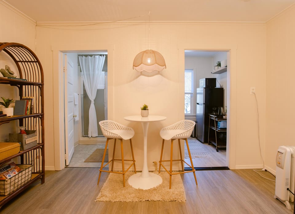 Gather and enjoy meals in a cozy and inviting dining area – perfect for shared moments!
