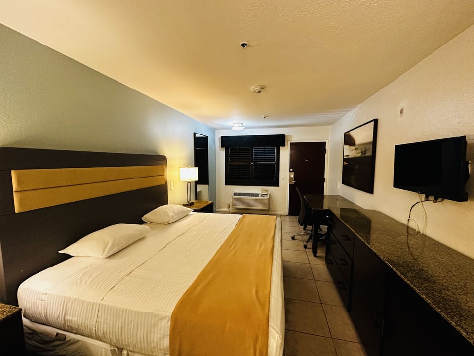 Standard Single Room, 1 King Bed | Desk, free WiFi, bed sheets
