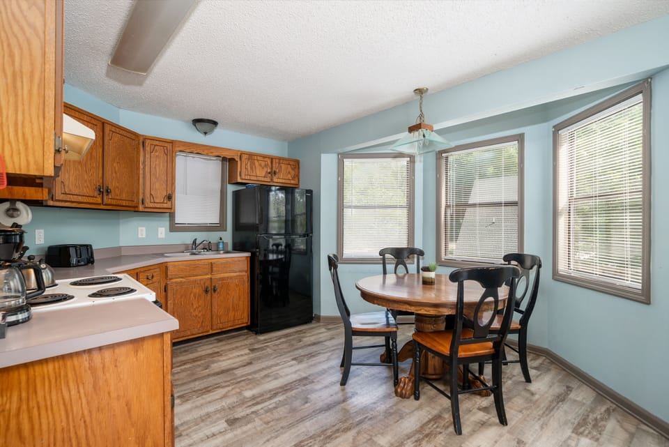 Kitchen with 4 seater dining area