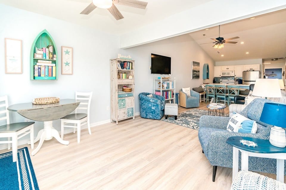 9                  Extra Seating and Dining off Entryway II