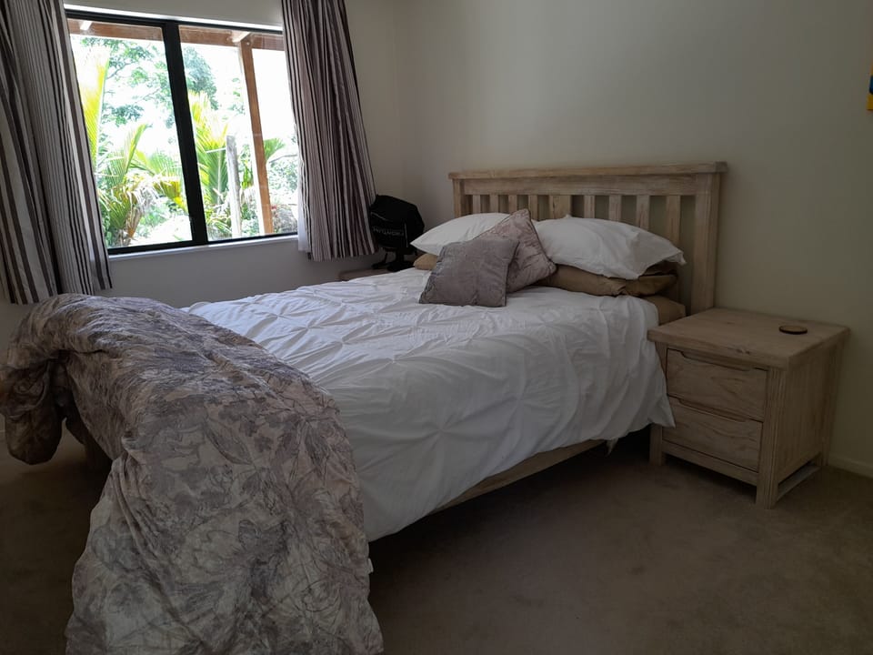 Queen size memory foam spring matress 