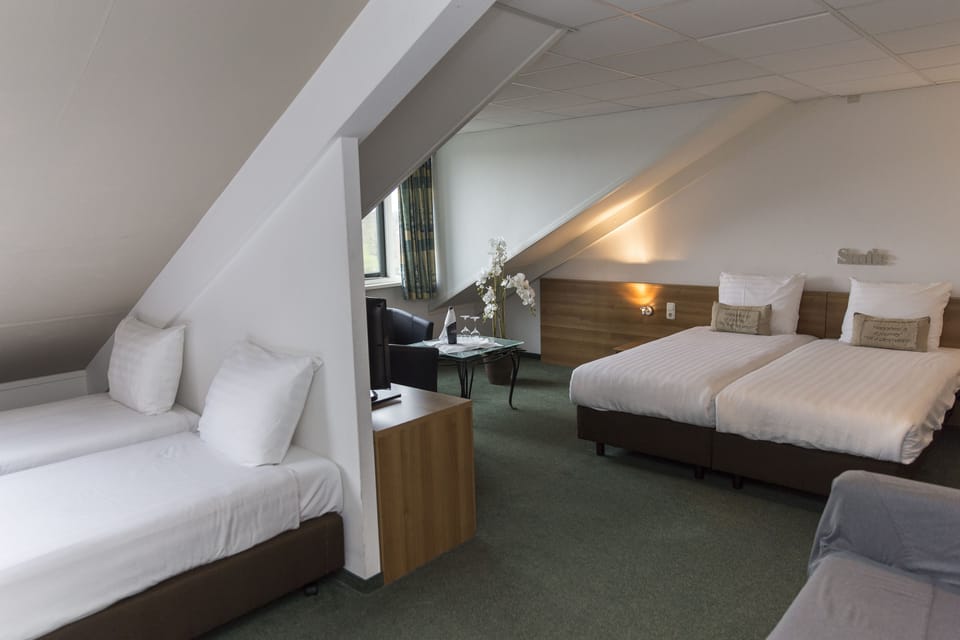Family Room | Cribs/infant beds, rollaway beds, free WiFi, bed sheets