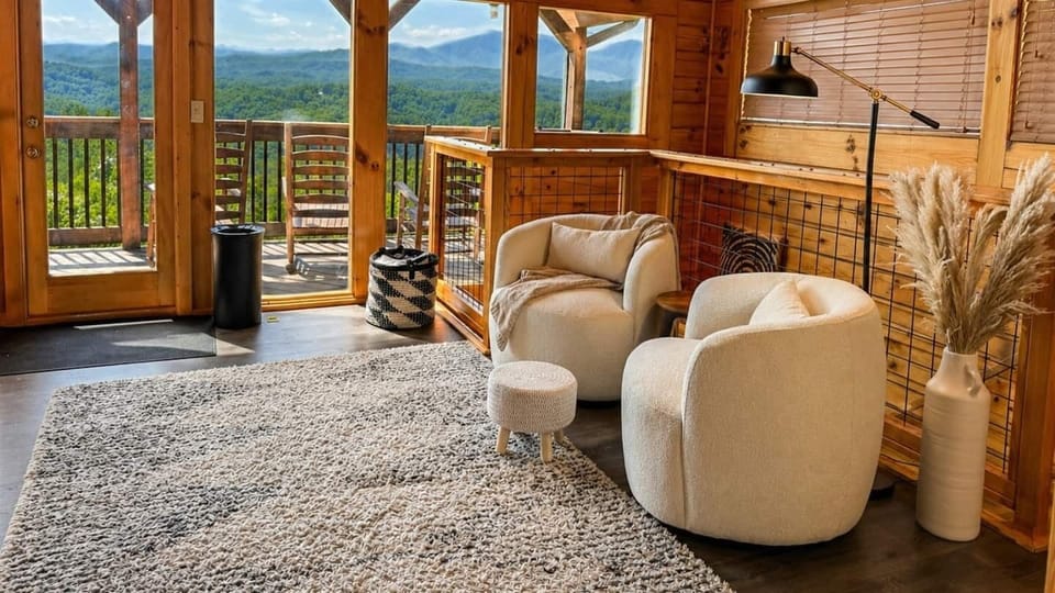 Wake up to the beauty of the Smoky Mountains in the loft 