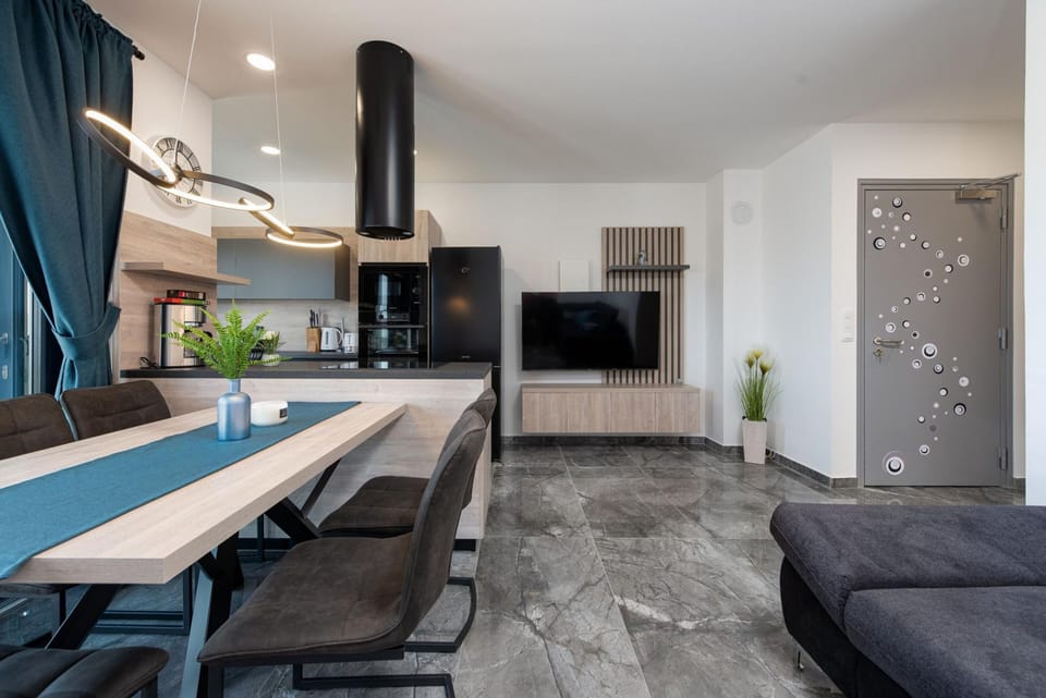 House | 8 bedrooms