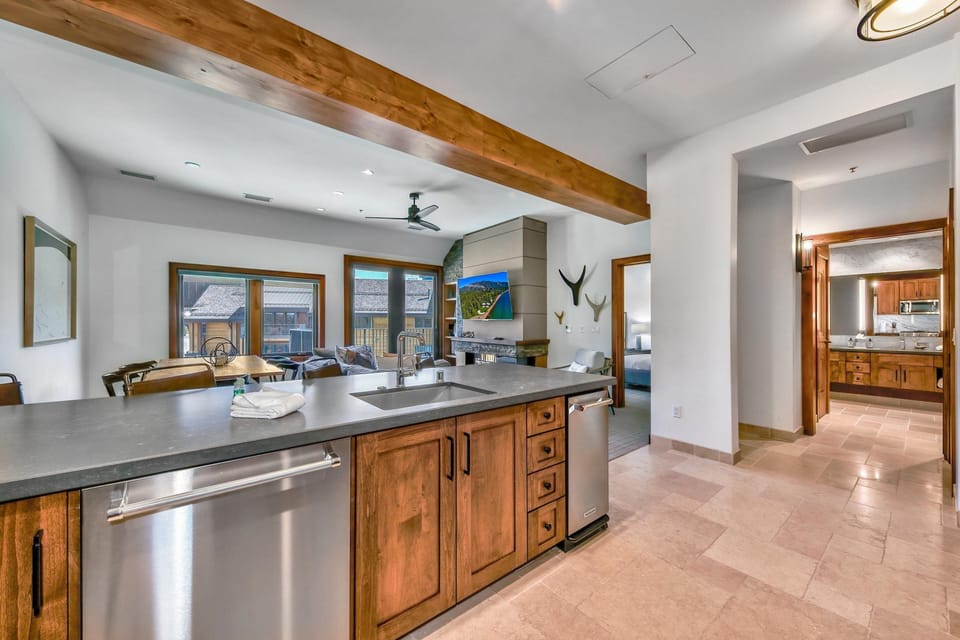 Condo, 2 Bedrooms | Private kitchen | Fridge, oven, coffee/tea maker, toaster