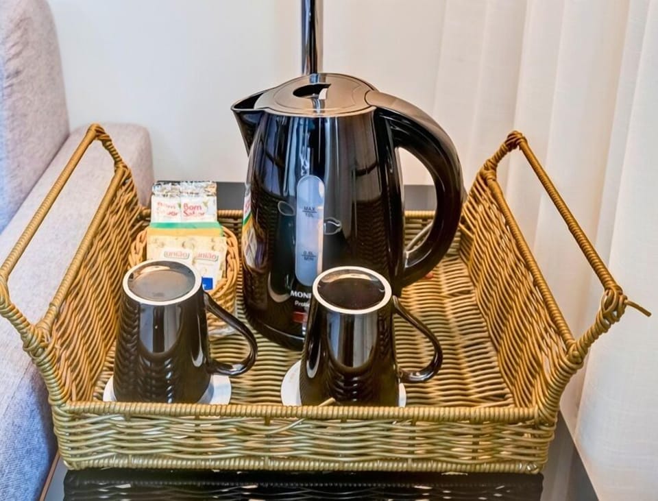 Executive Suite, 1 King Bed | Coffee and/or coffee maker