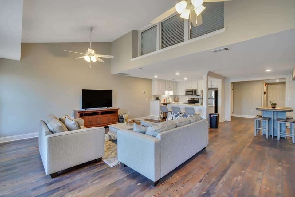 Another view of the living area!