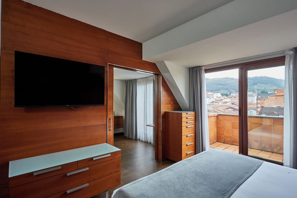 Minibar, in-room safe, desk, laptop workspace