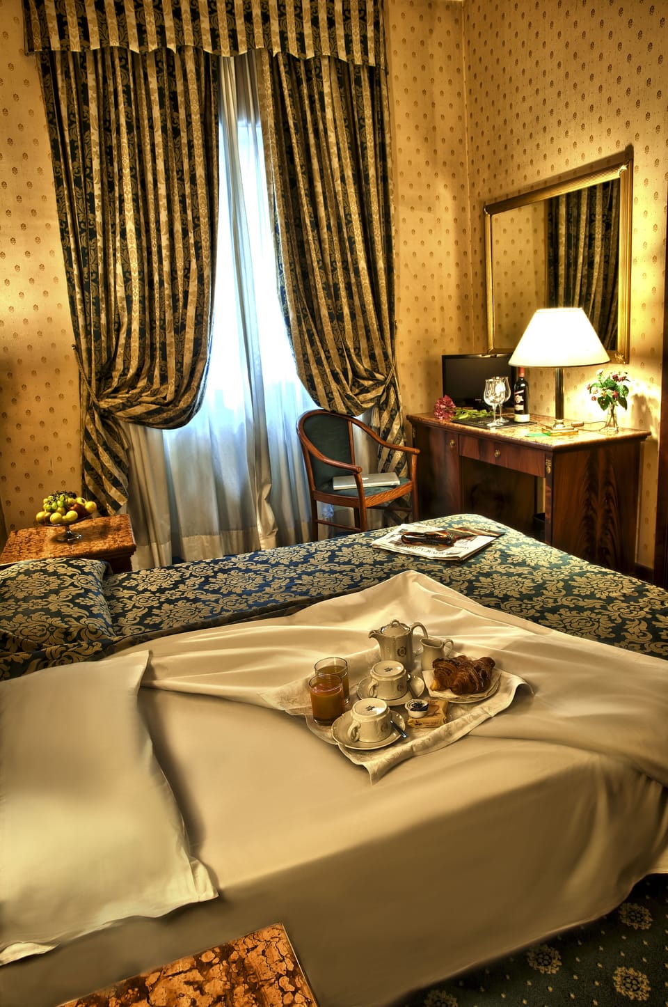 Double Room Single Use | Minibar, in-room safe, desk, soundproofing