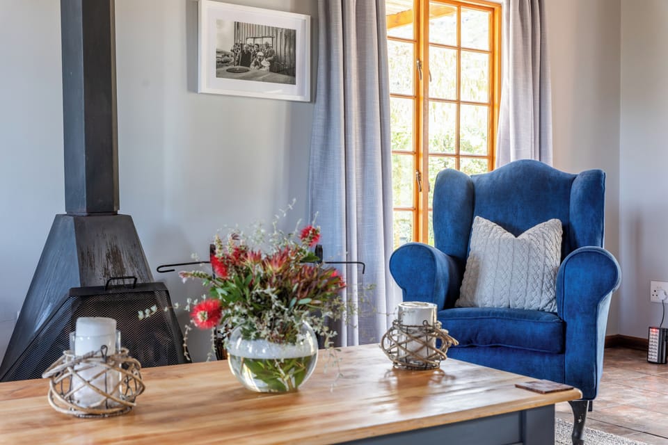 Romantic Cottage, 1 Bedroom, Private Pool, Mountain View | Living room | 40-inch LCD TV with satellite channels, TV