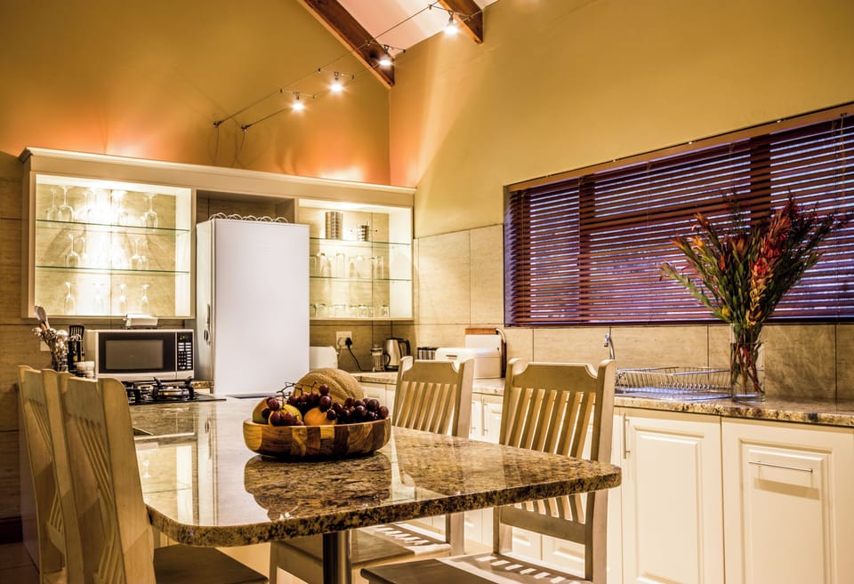 Deluxe Chalet, 2 Bedrooms, Fireplace, Mountain View | Private kitchen | Electric kettle