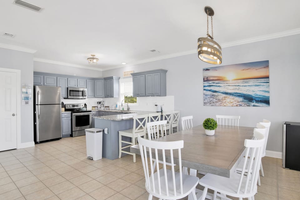 Lots of natural light in the kitchen area :)