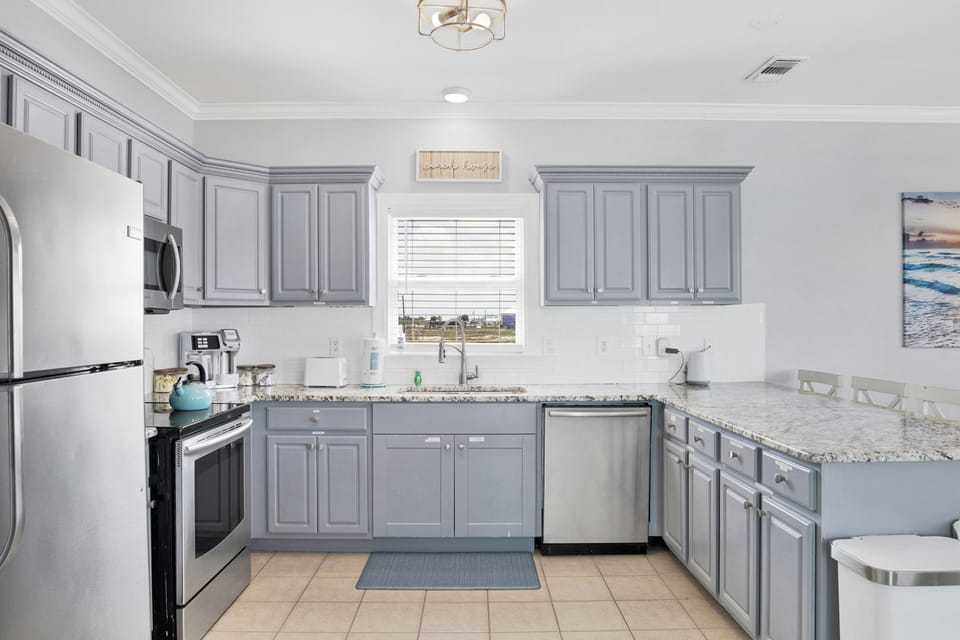 Whip up beach meals in this sleek, fully stocked kitchen

