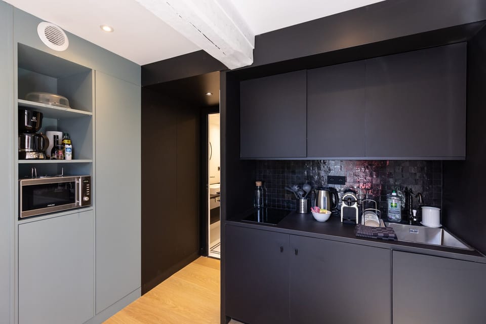Kitchen equipped 