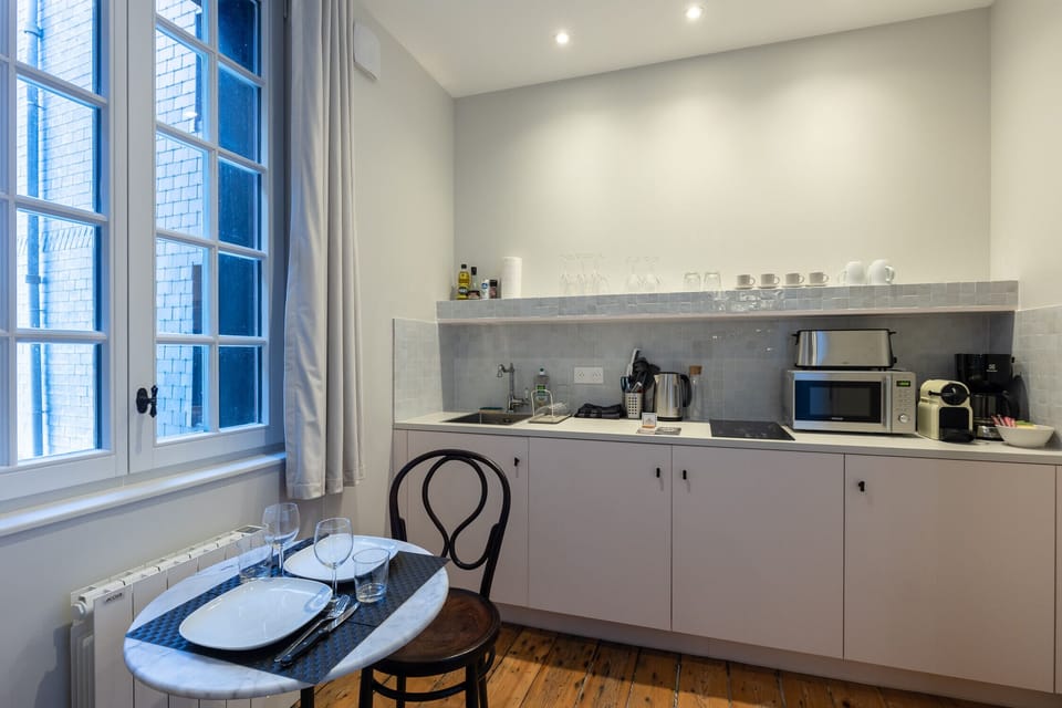 Kitchen equipped and dining area