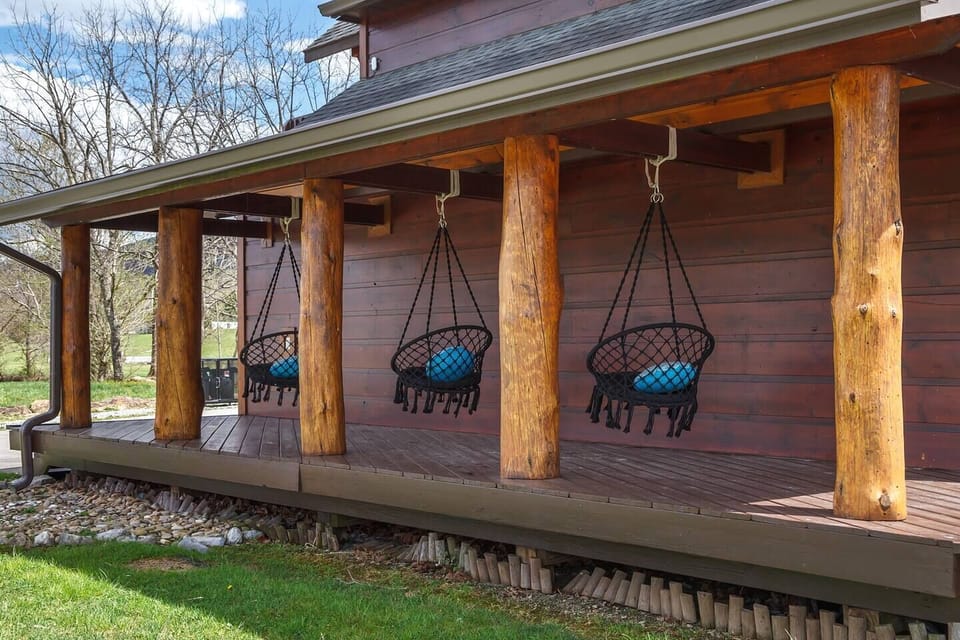 Side porch with swings