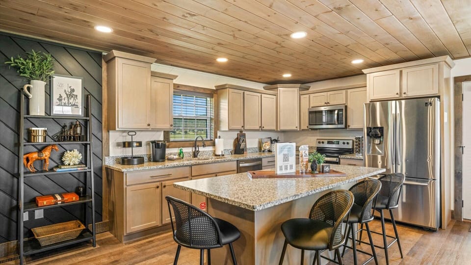 Spacious kitchen + coffee Keurig