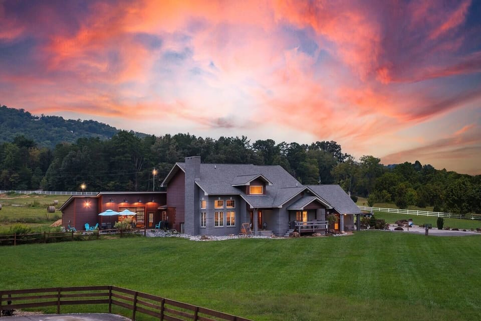 Enjoy stunning Tennessee sunsets!