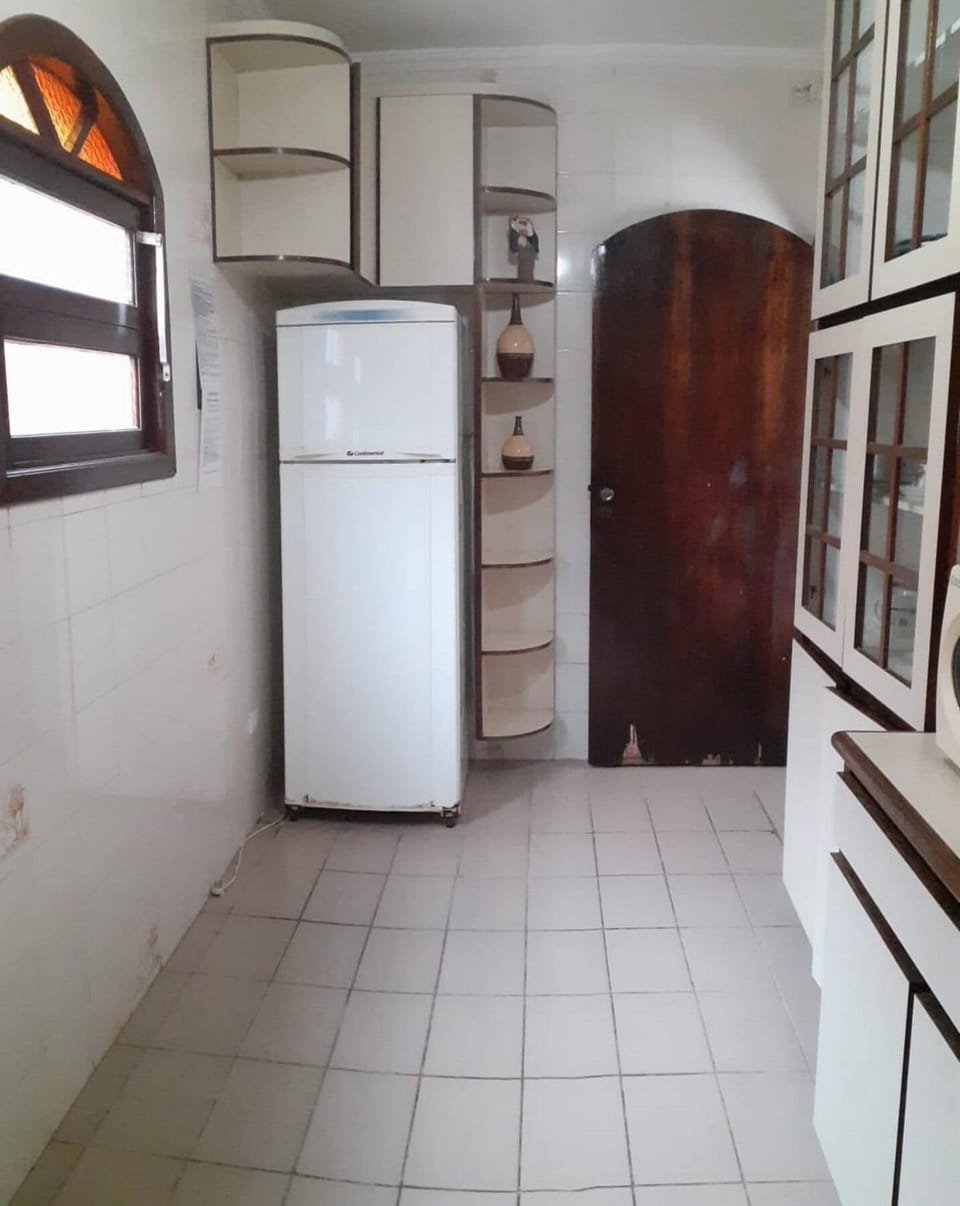 SUÍTE FAMILIAR COM COZINHA E AR CONDICIONADO | Private kitchen | Microwave