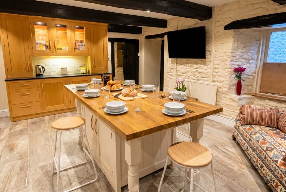 Pull up a stool at the island for fresh bread and coffee under the TV.