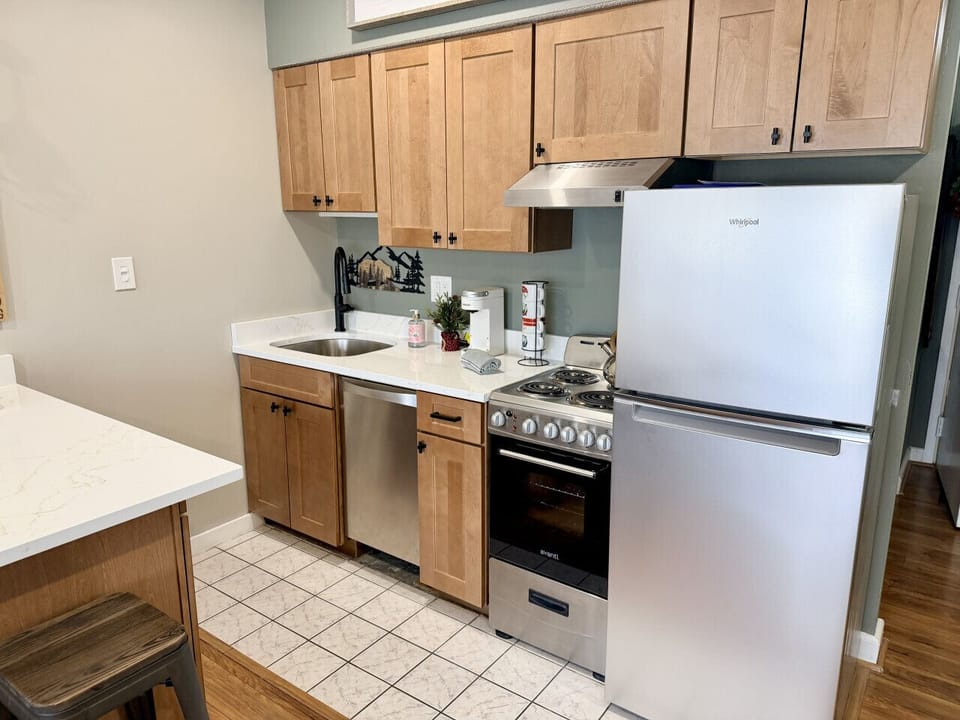 New Kitchen with Quartz Counters
