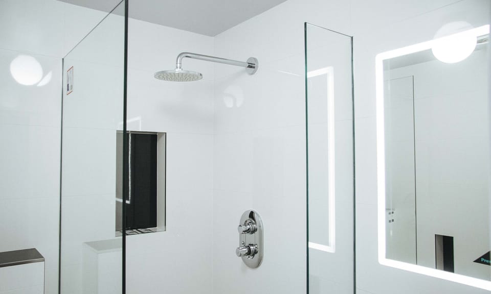 Twin Room | Bathroom | Hair dryer, towels