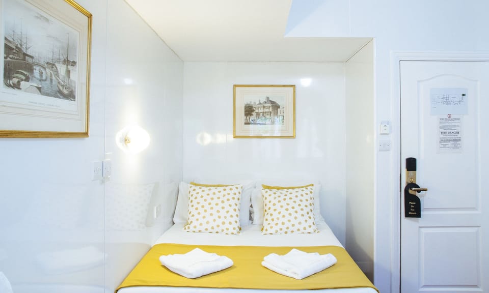 Standard Quadruple Room, Ensuite (own bathroom) | In-room safe, iron/ironing board, free cribs/infant beds, free WiFi