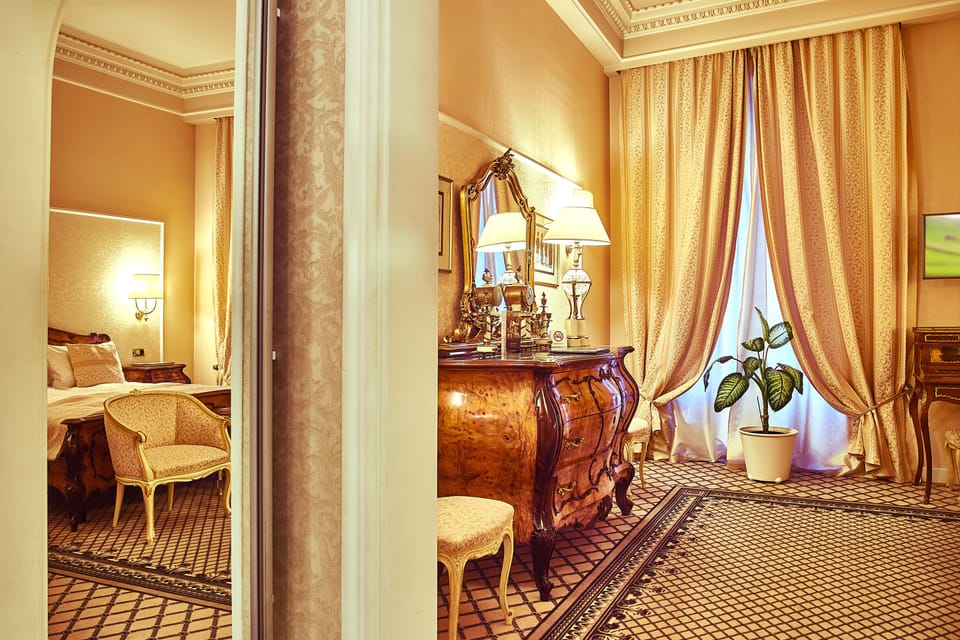 Junior Suite | 1 bedroom, minibar, in-room safe, desk