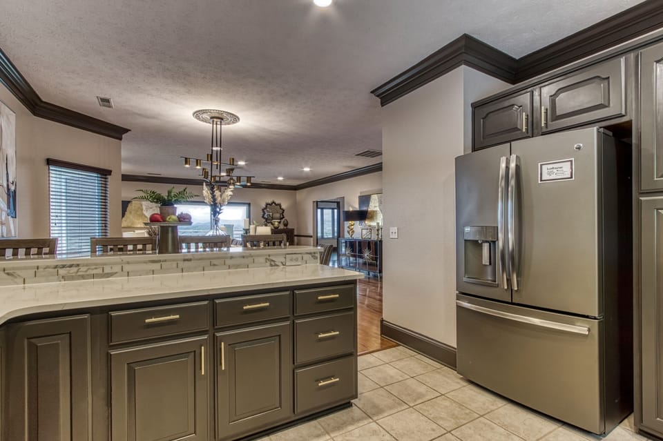 House, Multiple Beds, Jetted Tub, Mountain View | Private kitchen | Microwave, oven, stovetop, dishwasher