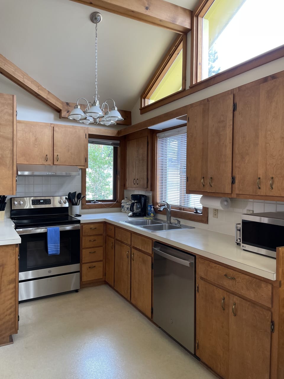 Full kitchen w/ dishwasher, microwave and toaster. 
