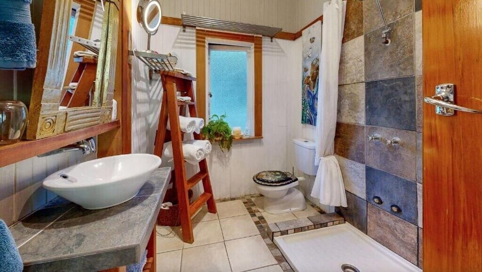 Family Apartment, Harbor View | Bathroom | Hair dryer, bathrobes, towels, soap