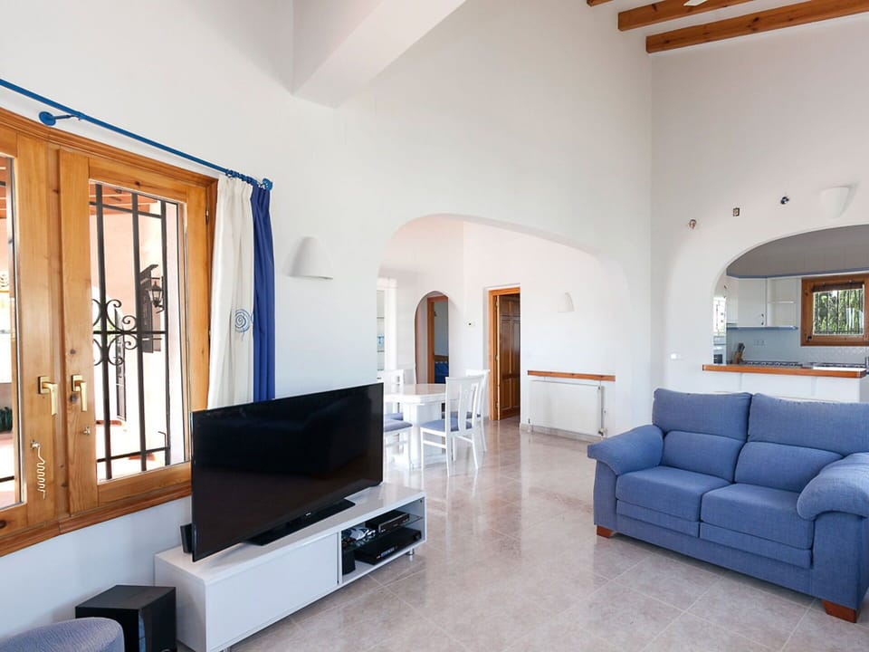 Furniture, Property, Comfort, Azure, Wood, Building, Plant, Interior Design, Bed Frame, Bed