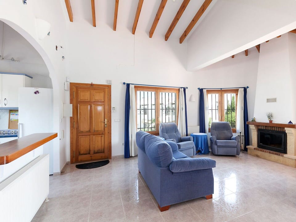 Building, Property, Furniture, Comfort, Window, Wood, Interior Design, Textile, Lighting, Shade