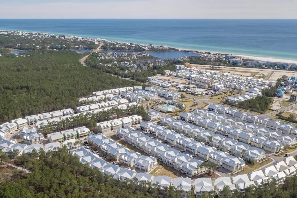 Prominence Community - Proximity to the beach